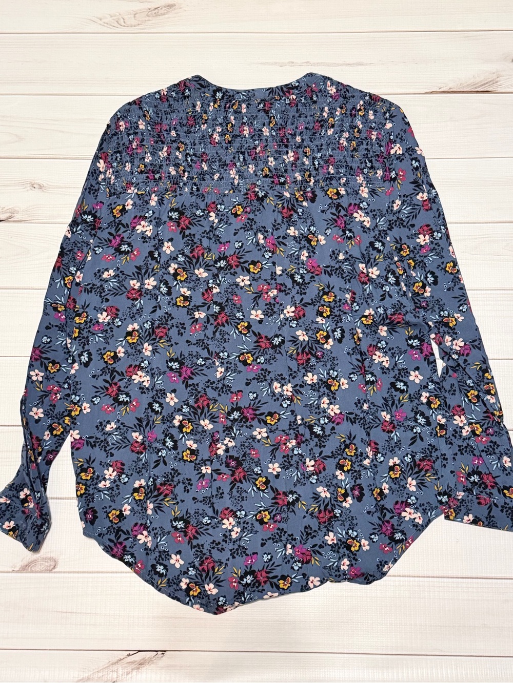 beachlunchlounge Blue Floral V-Neck Long Sleeve Blouse - Picture 4 of 5